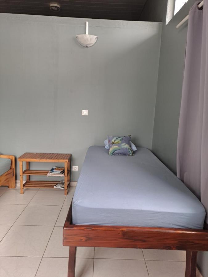Hostel Laure Hebergement Loue Lits En Dortoir Faaa Exterior foto