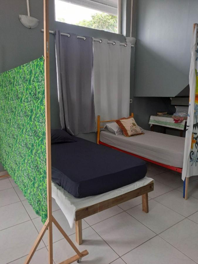 Hostel Laure Hebergement Loue Lits En Dortoir Faaa Exterior foto